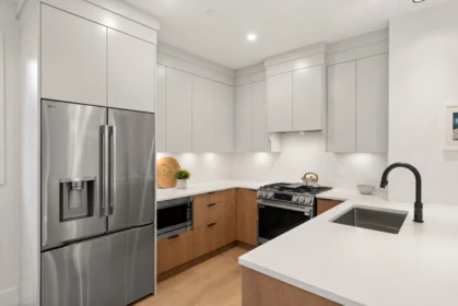 Kitchen Island Photo of 1 1368 Park Drive, Vancouver, BC
