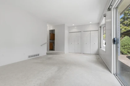 Hallway Photo of 7660 Sapphire Drive, Chilliwack, BC