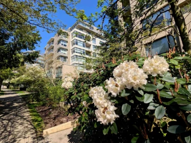 402 9298 University Crescent, Burnaby, BC, Burnaby — Apartment/Condo for sale