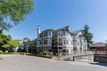 Front Yard Photo of 103 12739 72 Avenue, Surrey, BC