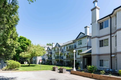 Swimming Pool Photo of 103 12739 72 Avenue, Surrey, BC