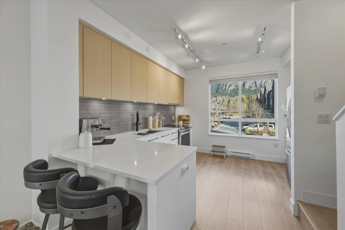 Dining Area Photo of 38014 Keel Way, Squamish, BC