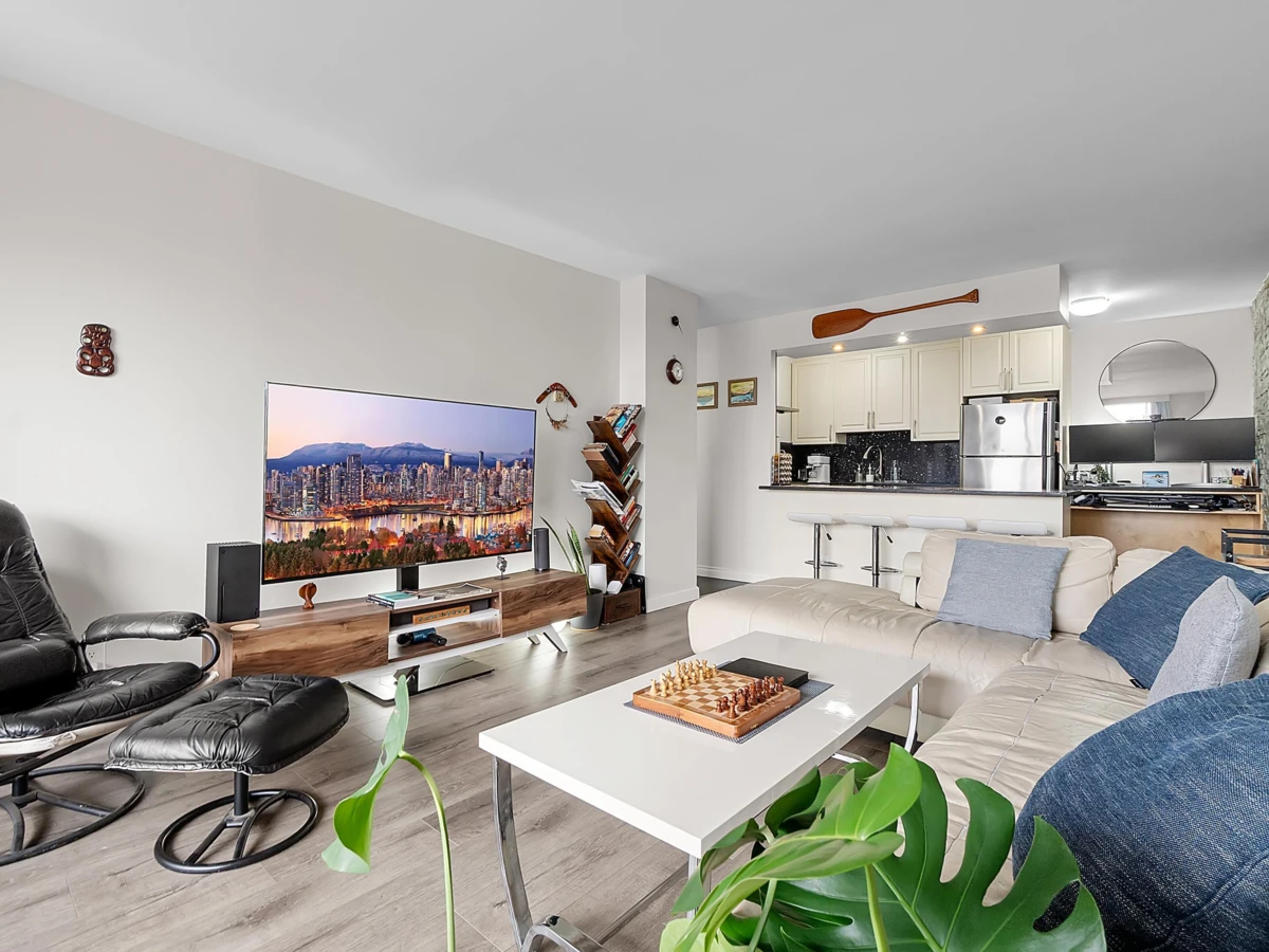 Living Room Photo of 1808 2016 Fullerton Avenue, North Vancouver, BC
