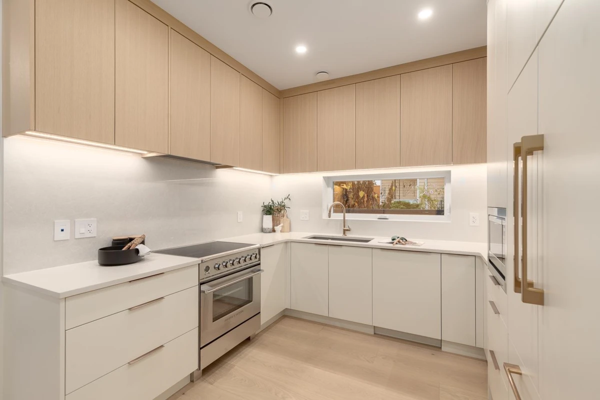Dining Area Photo of 5405 Wales Street, Vancouver, BC