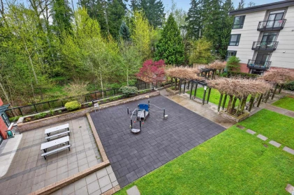 Front Yard Photo of 312 14358 60 Avenue, Surrey, BC