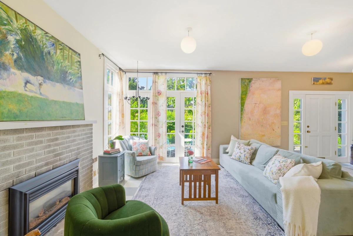 Family Room Photo of 1620 E 20th Avenue, Vancouver, BC