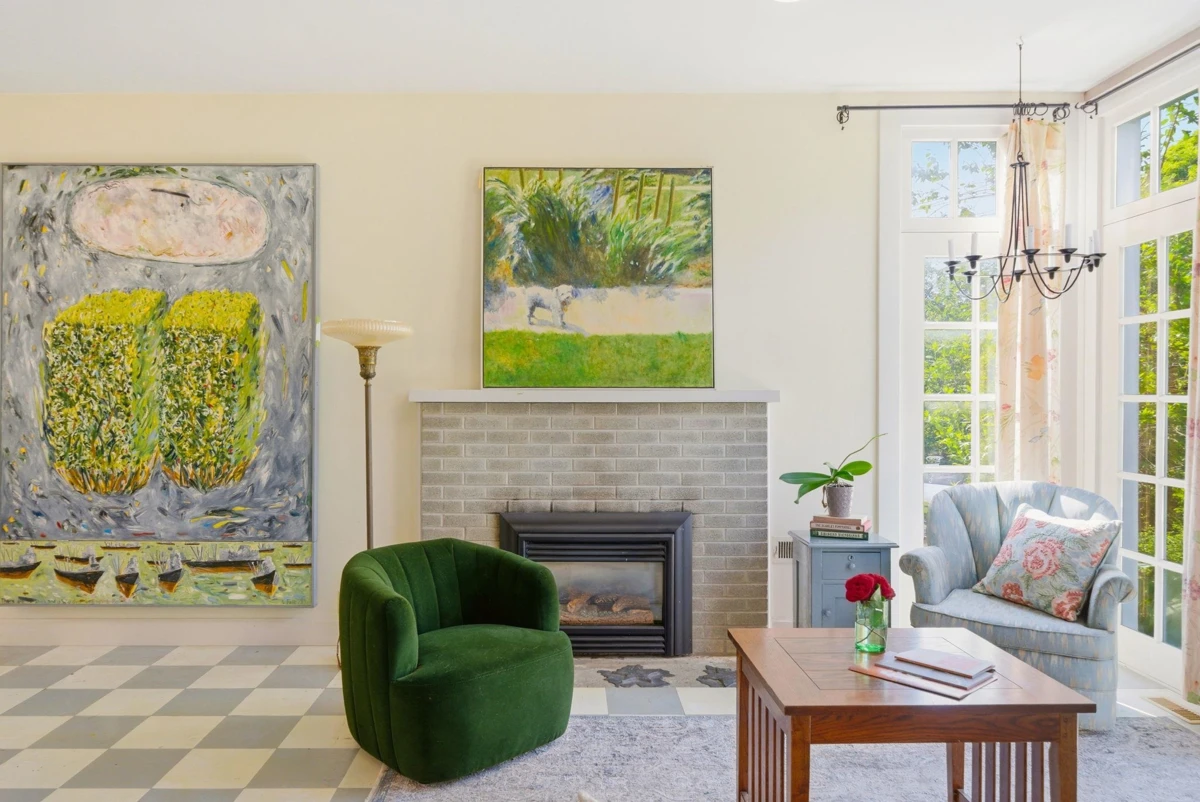Living Room Photo of 1620 E 20th Avenue, Vancouver, BC
