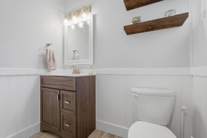 Guest Bathroom Photo of 15913 Alder Place, Surrey, BC