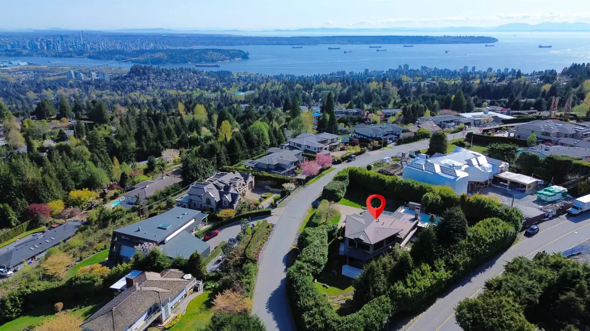 Family Room Photo of 1109 Hillside Road, West Vancouver, BC