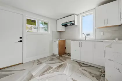 Primary Bathroom Photo of 805 Milton Street, New Westminster, BC