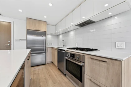 Kitchen Photo of 610 680 SEYLYNN CRESCENT, North Vancouver BC V7J 0B5