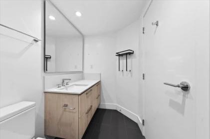Mudroom Photo of 610 680 SEYLYNN CRESCENT, North Vancouver BC V7J 0B5