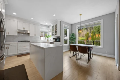 Hallway Photo of 3376 Plateau Boulevard, Coquitlam, BC