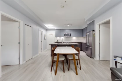Kitchen Photo of 215 6440 194 Street, Surrey, BC