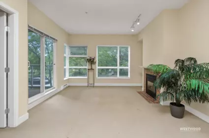 Breakfast Nook Photo of 207 6198 Ash Street, Vancouver, BC