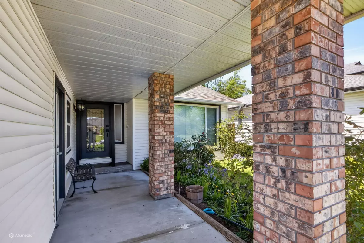 Family Room Photo of 7325 123 Street, Surrey, BC