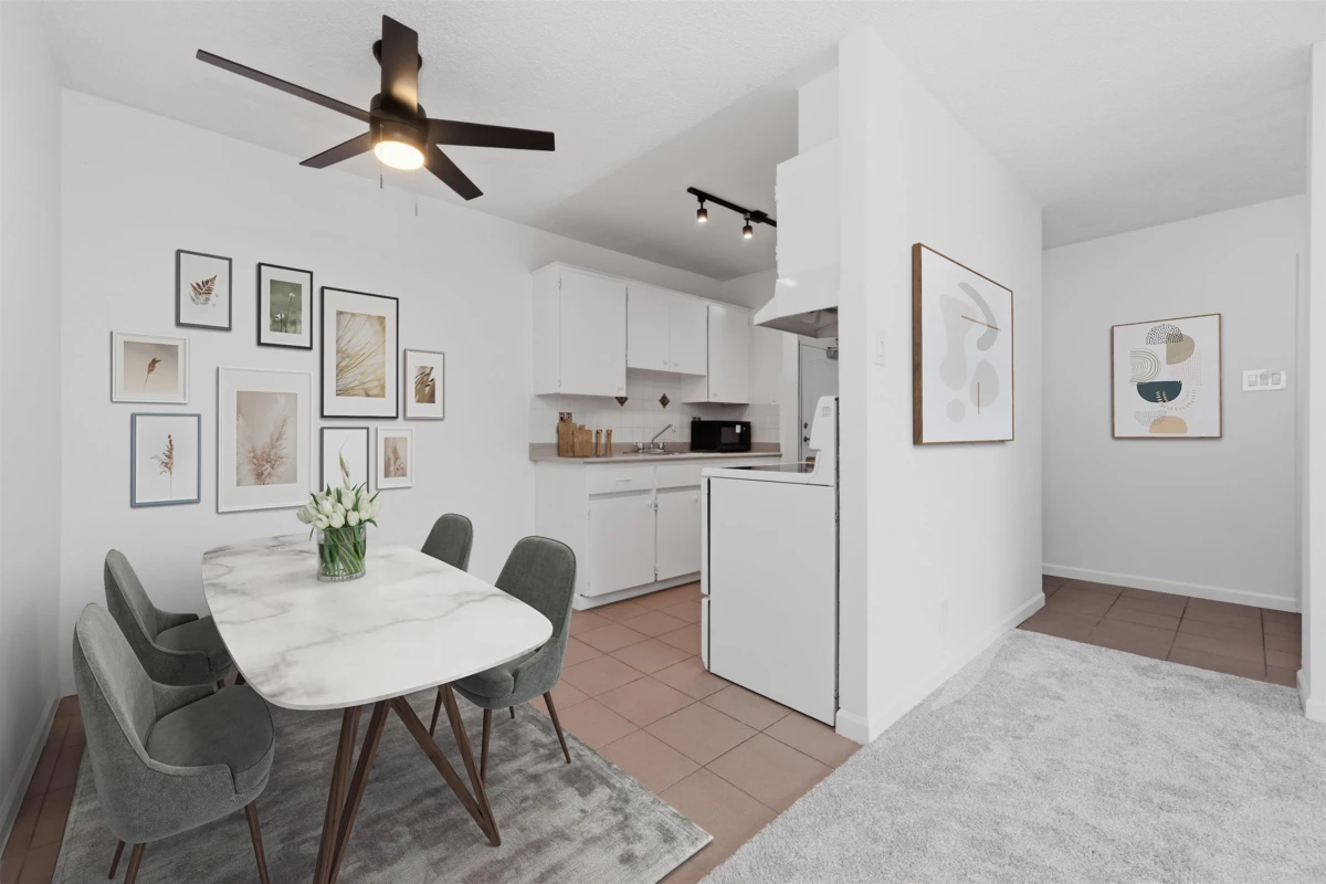 Living Room Photo of 1405 2016 Fullerton Avenue, North Vancouver, BC