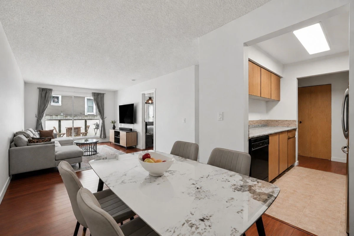 Dining Area Photo of 202 2328 Oxford Street, Vancouver, BC