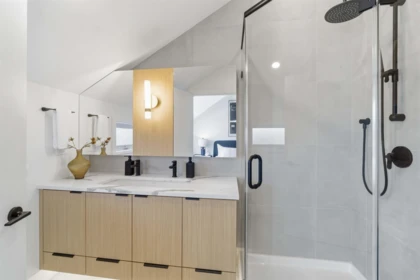 Entry Foyer Photo of 1 550 Kaslo Street, Vancouver, BC