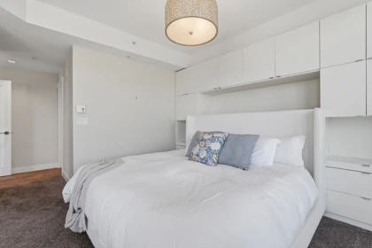 Hallway Photo of 418 14855 Thrift Avenue, White Rock, BC