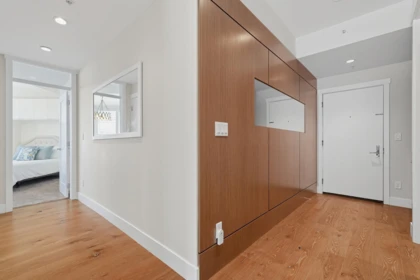 Mudroom Photo of 418 14855 Thrift Avenue, White Rock, BC