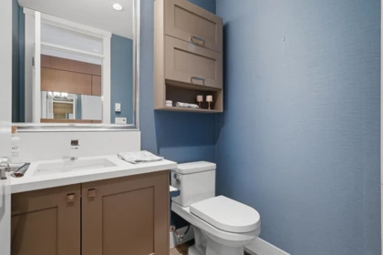 Swimming Pool Photo of 418 14855 Thrift Avenue, White Rock, BC