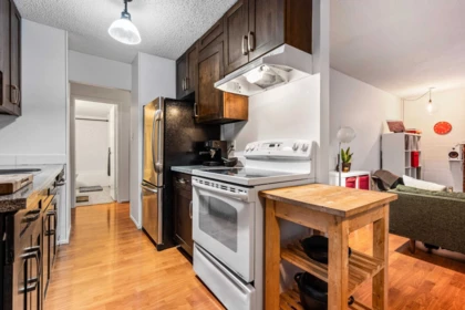 402 5340 Hastings Street, Burnaby, BC, Burnaby — Apartment/Condo for sale