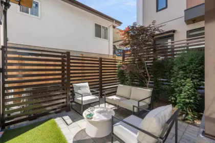 Front Yard Photo of 2 3391 Victoria Drive, Vancouver, BC
