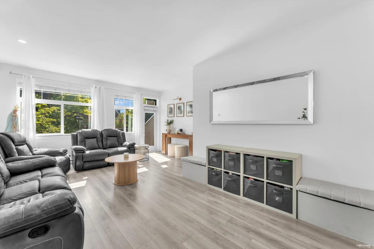 Dining Area Photo of 15 14377 60 Avenue, Surrey, BC