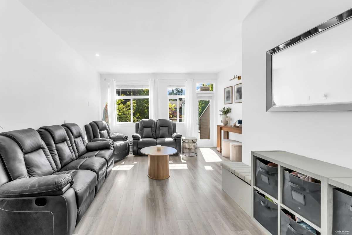 Family Room Photo of 15 14377 60 Avenue, Surrey, BC