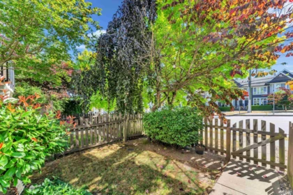 Hallway Photo of 15 14377 60 Avenue, Surrey, BC