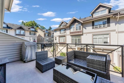 Mudroom Photo of 15 14377 60 Avenue, Surrey, BC