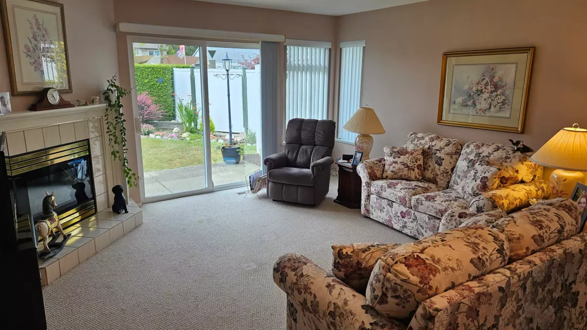 Family Room Photo of 22 23580 Dewdney Trunk Road, Maple Ridge, BC