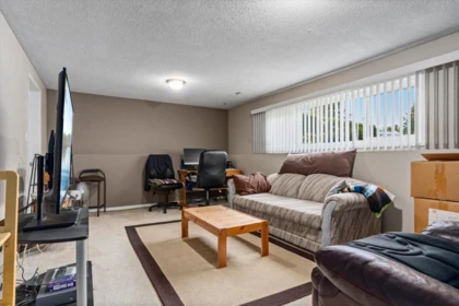 Entry Foyer Photo of 6336 Reid Road, Chilliwack, BC