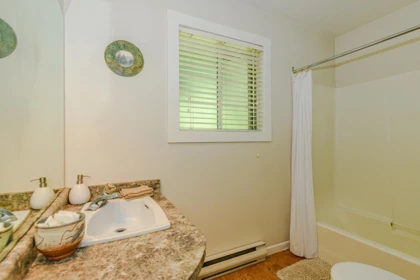 Entry Foyer Photo of 351 Elizabeth Drive, Salt Spring Island, BC