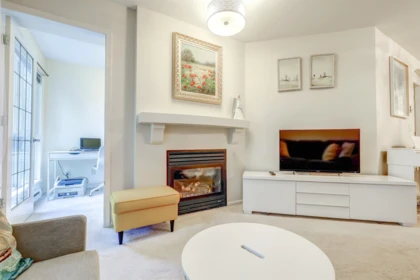 208 1150 E 29th Street, North Vancouver, BC, North Vancouver — Apartment/Condo for sale