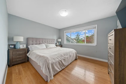 Guest Bathroom Photo of 22715 124 Avenue, Maple Ridge, BC