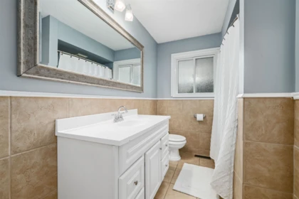 Hallway Photo of 22715 124 Avenue, Maple Ridge, BC