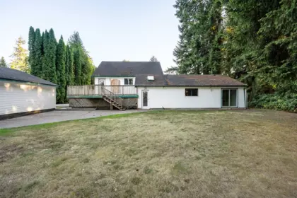 Kitchen Island Photo of 23523 47 Avenue, Langley, BC