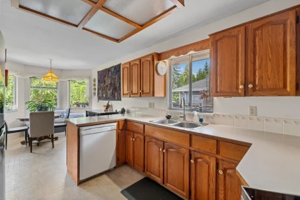 Breakfast Nook Photo of 16715 104 Avenue, Surrey, BC
