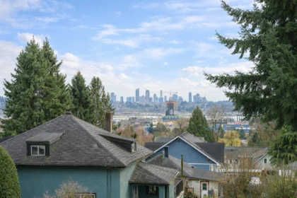 Front Yard Photo of 102 1125 Cartier Avenue, Coquitlam, BC