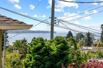 Breakfast Nook Photo of 952 Kent Street, White Rock, BC