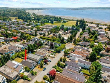 Family Room Photo of 952 Kent Street, White Rock, BC