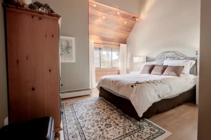 Guest Bathroom Photo of 60 Walton Way, Port Moody, BC