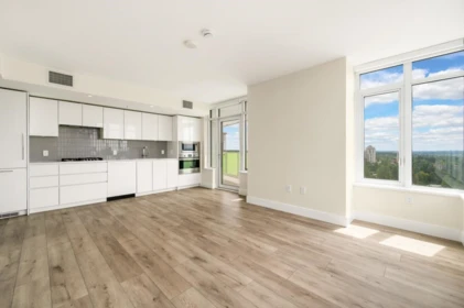1804 10428 Whalley Boulevard, Surrey, BC, Surrey — Apartment/Condo for sale