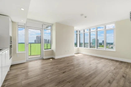 1804 10428 Whalley Boulevard, Surrey, BC, Surrey — Apartment/Condo for sale