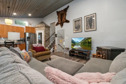 Breakfast Nook Photo of 71777 Meadow Road, Hope, BC