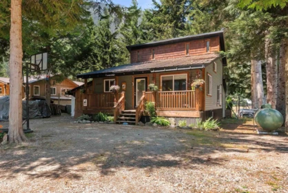 71777 Meadow Road, Hope, BC, Hope — Single Family Residence for sale