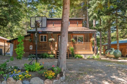 71777 Meadow Road, Hope, BC, Hope — Single Family Residence for sale
