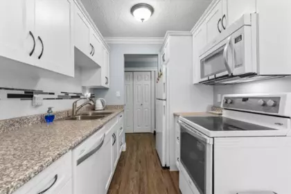 Kitchen Photo of 202 9175 Mary Street, Chilliwack, BC